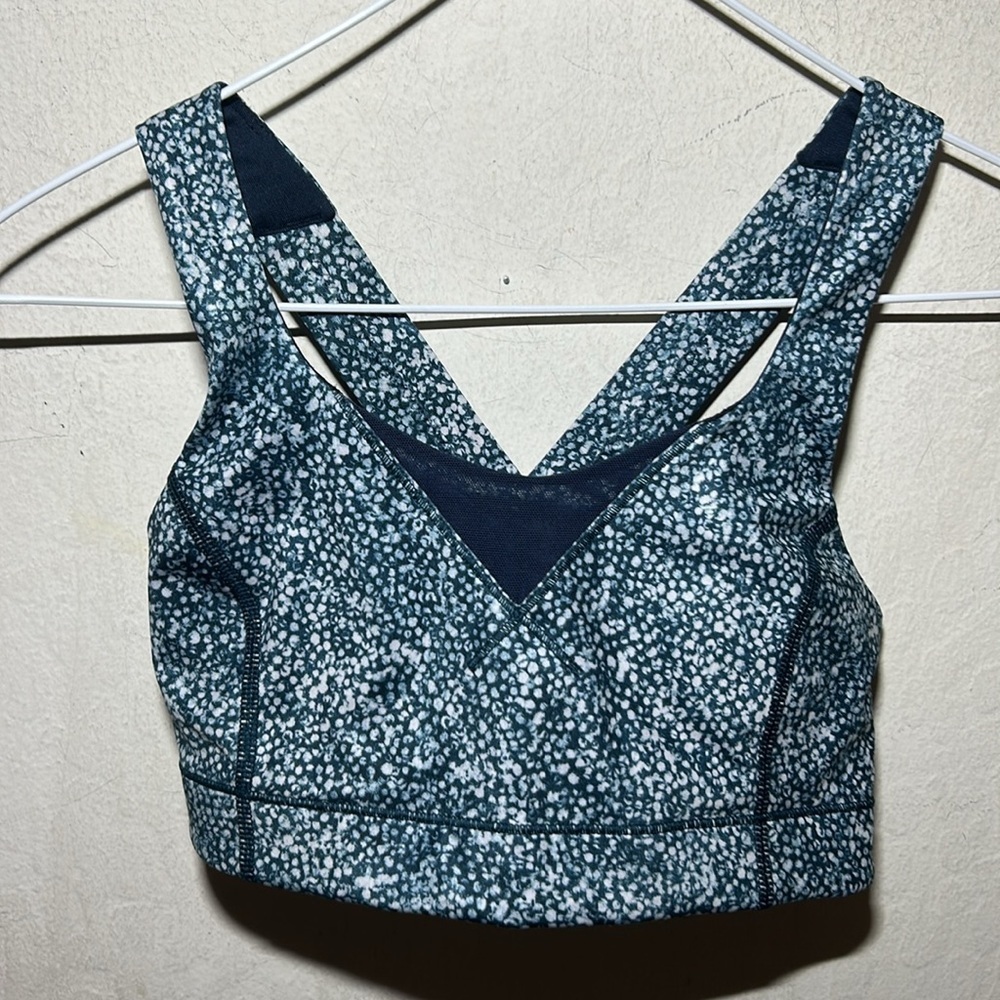 Lululemon In A Flash Sports Bra II Pebble Parfait Alberta Lake Size 4